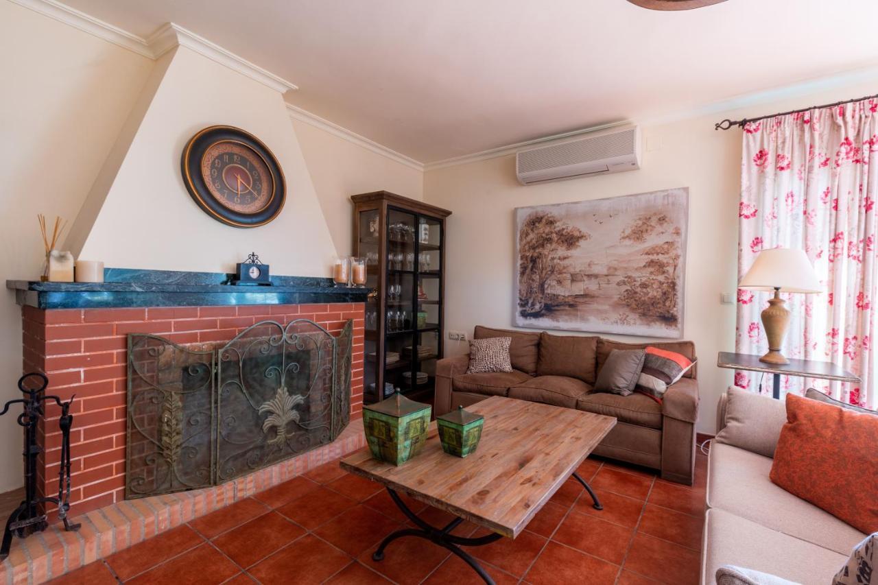 Villa Lucrecia Moron de la Frontera Luaran gambar