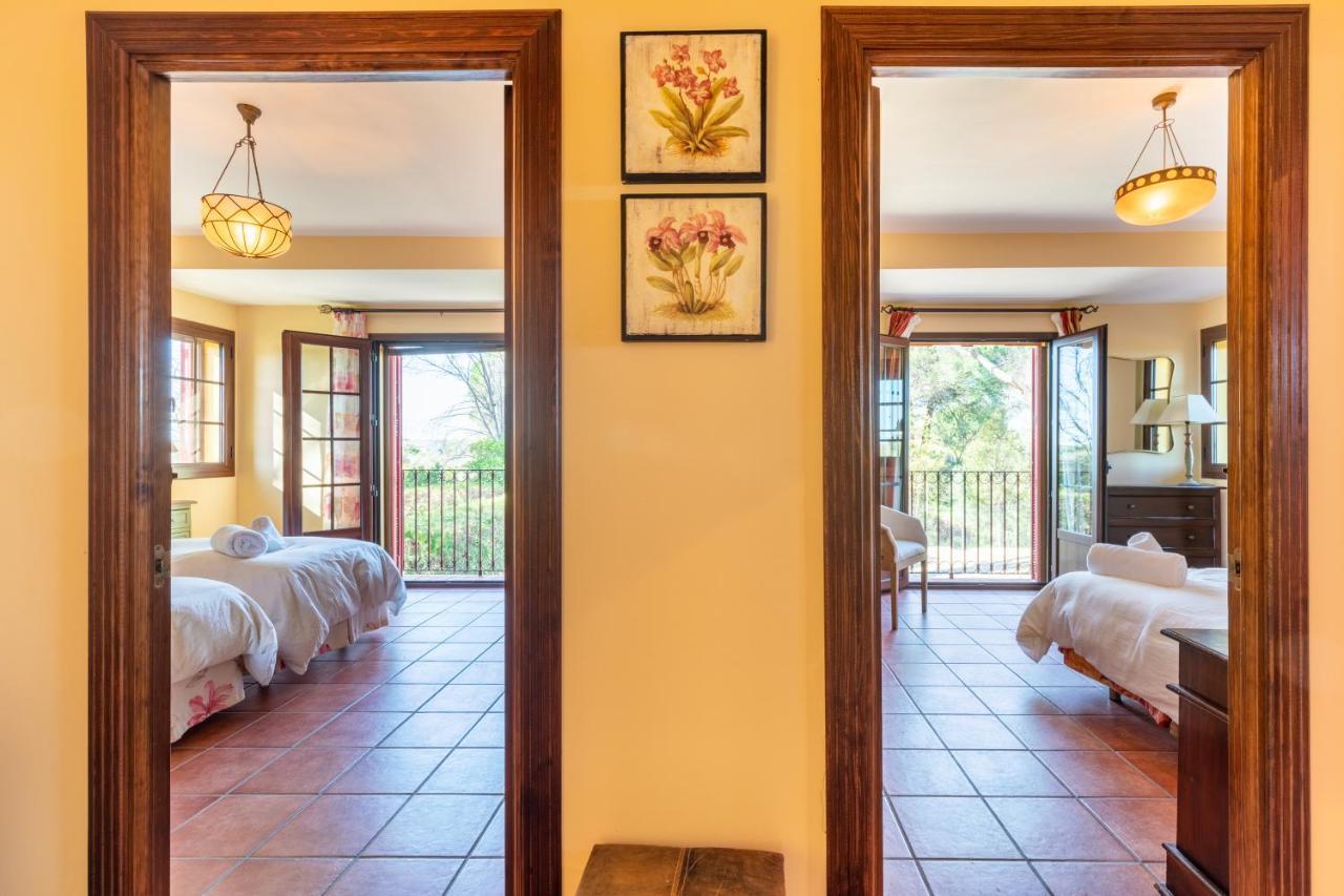Villa Lucrecia Moron de la Frontera Luaran gambar