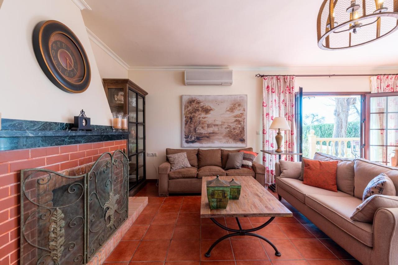 Villa Lucrecia Moron de la Frontera Luaran gambar